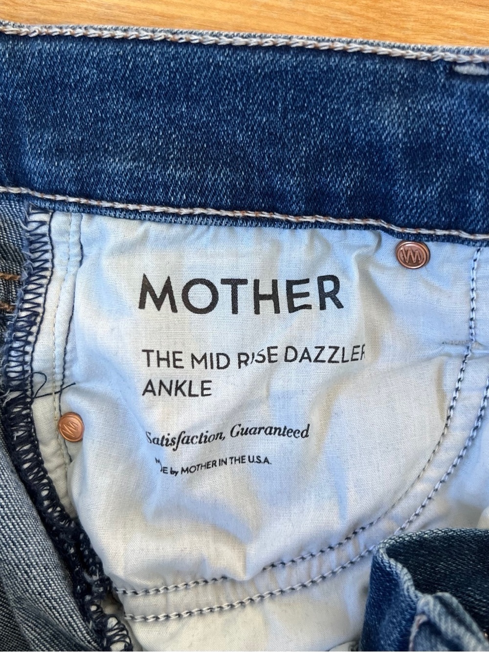 MOTHER Mid Rise Dazzler Ankle Jeans Medium Wash - 26 - Picture 4 of 5